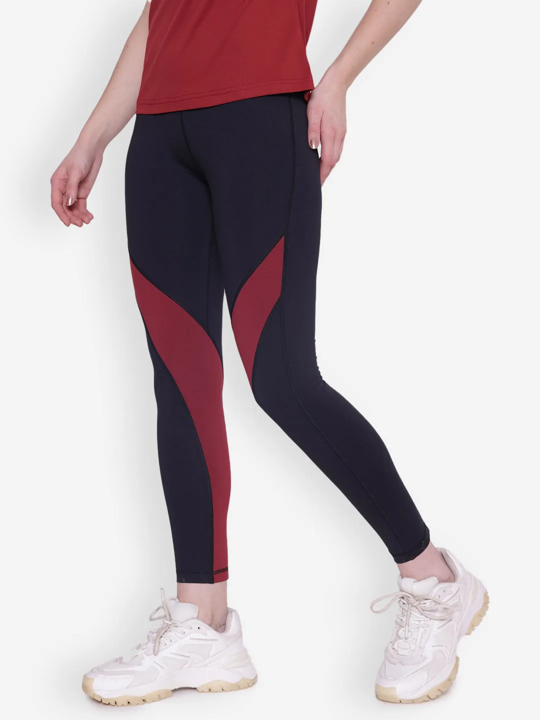 JUMP USA Women Black & Maroon Solid Rapid-Dry Seamless Tights