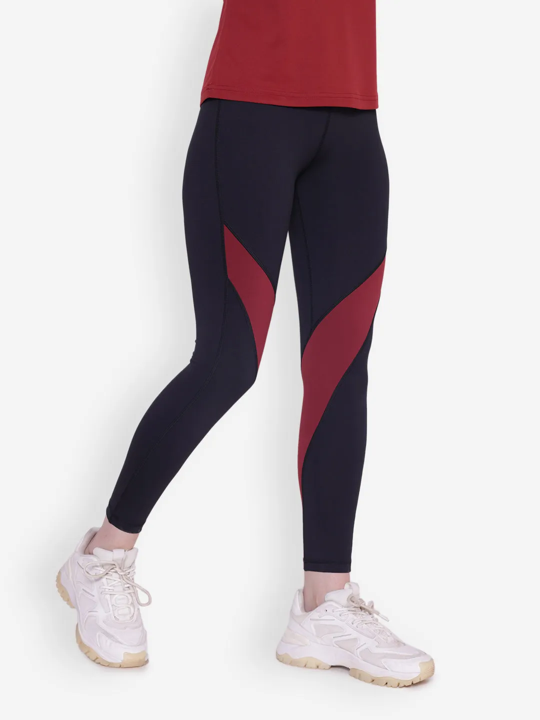 JUMP USA Women Black & Maroon Solid Rapid-Dry Seamless Tights