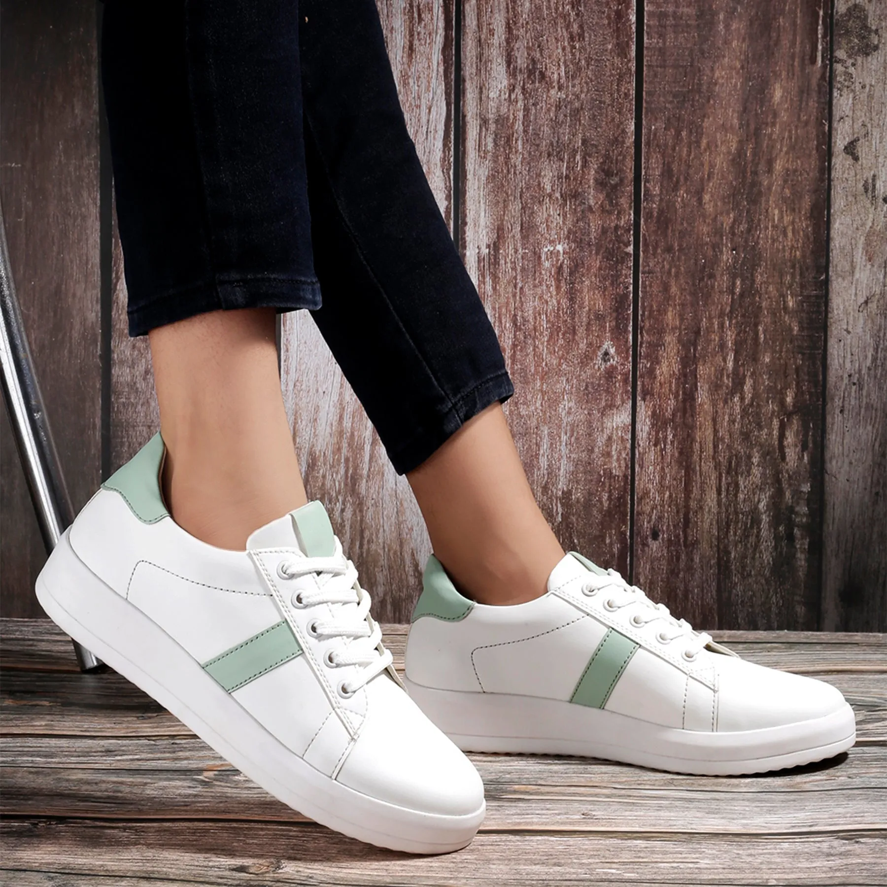 New Trendy  And Casual Sneakers For Women