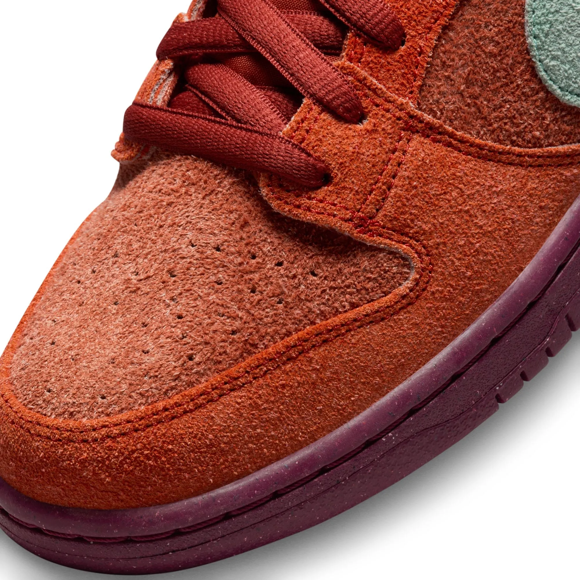 Nike SB Dunk Low Pro Premium Mystic Red Rosewood