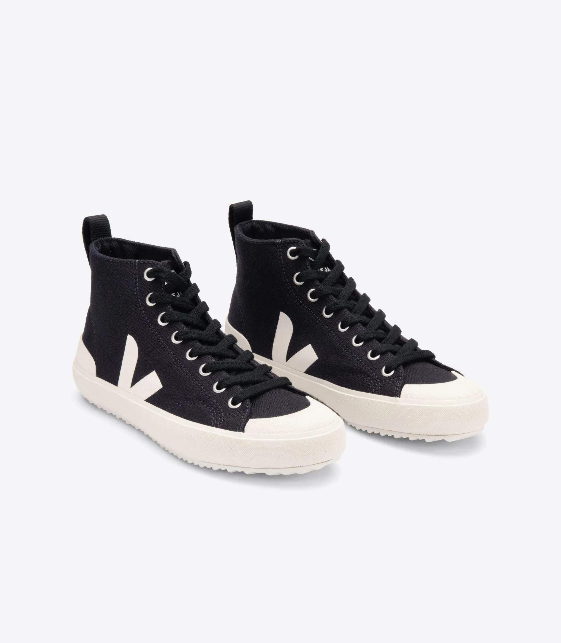 Veja - NOVA HT Canvas Black Pierre