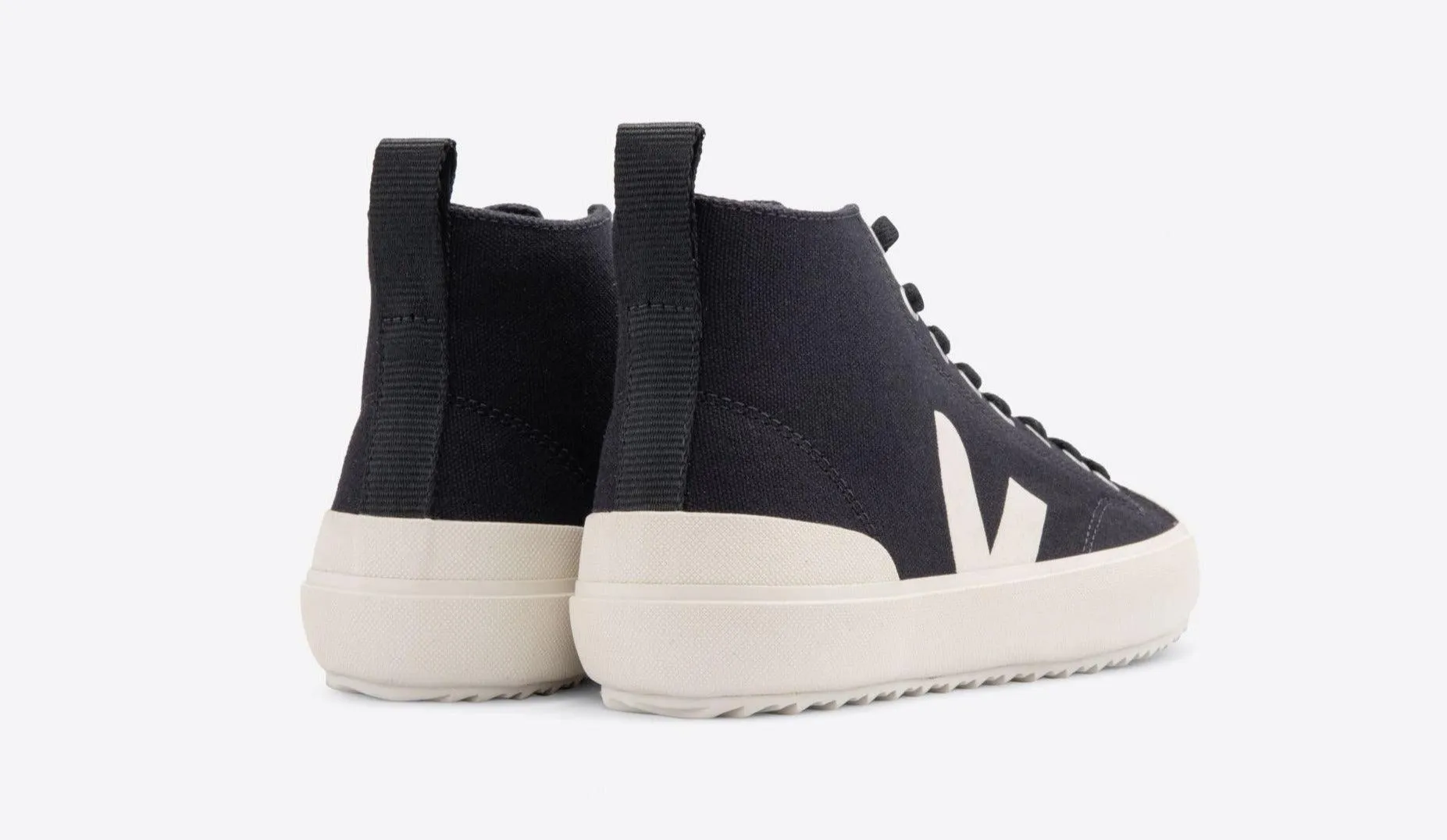 Veja - NOVA HT Canvas Black Pierre