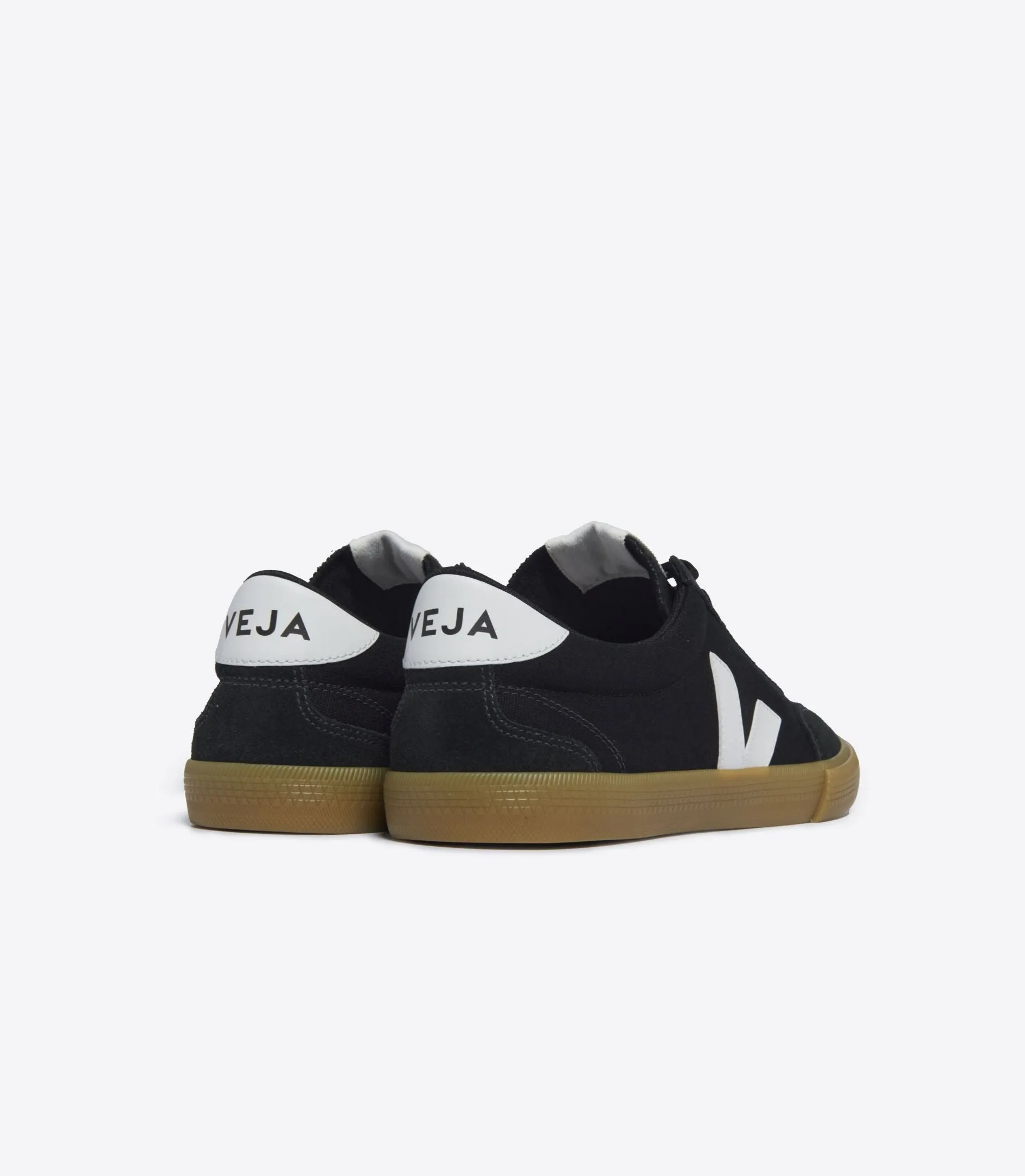 VEJA - Volley Canvas M - Black / White / Natural