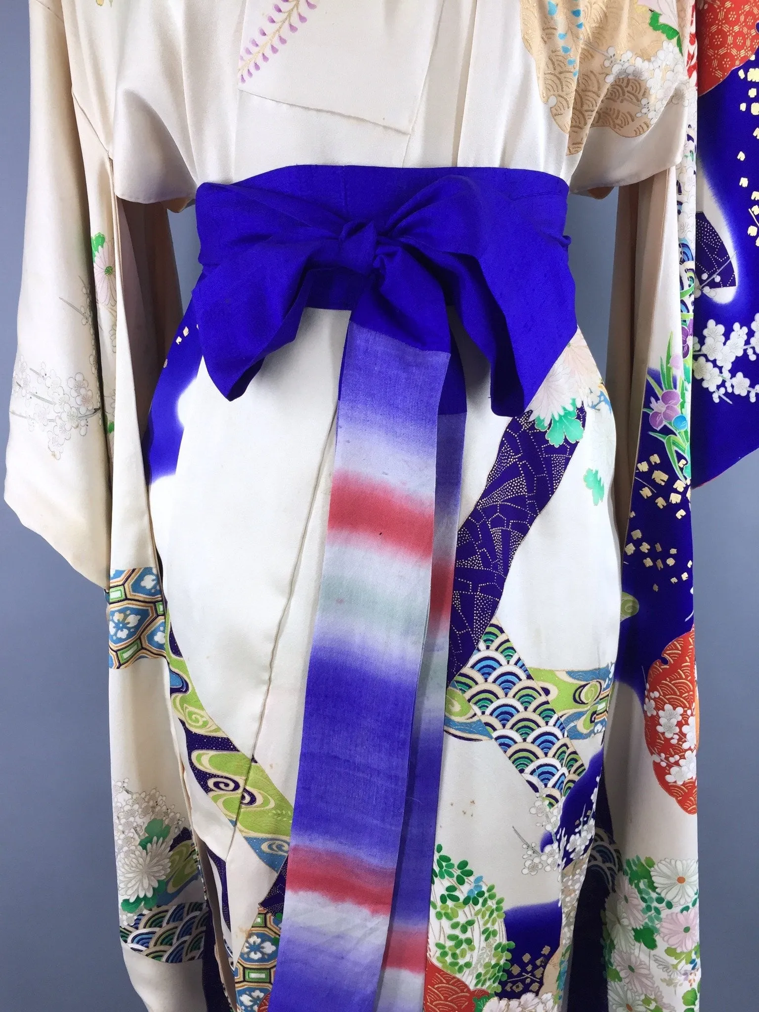 Vintage 1960s Silk Kimono Robe / Blue Wisteria Floral Print