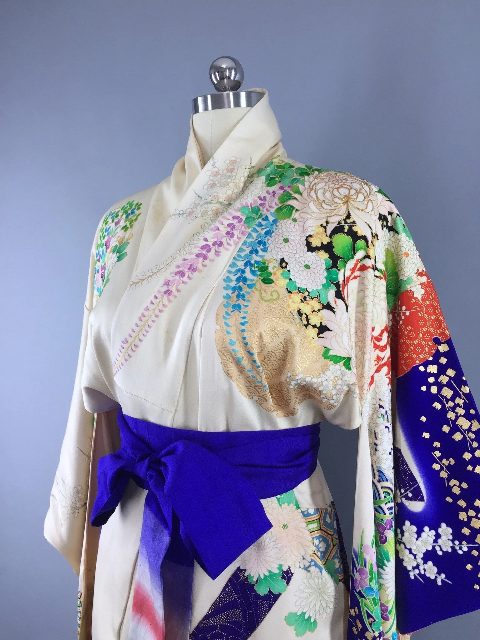 Vintage 1960s Silk Kimono Robe / Blue Wisteria Floral Print